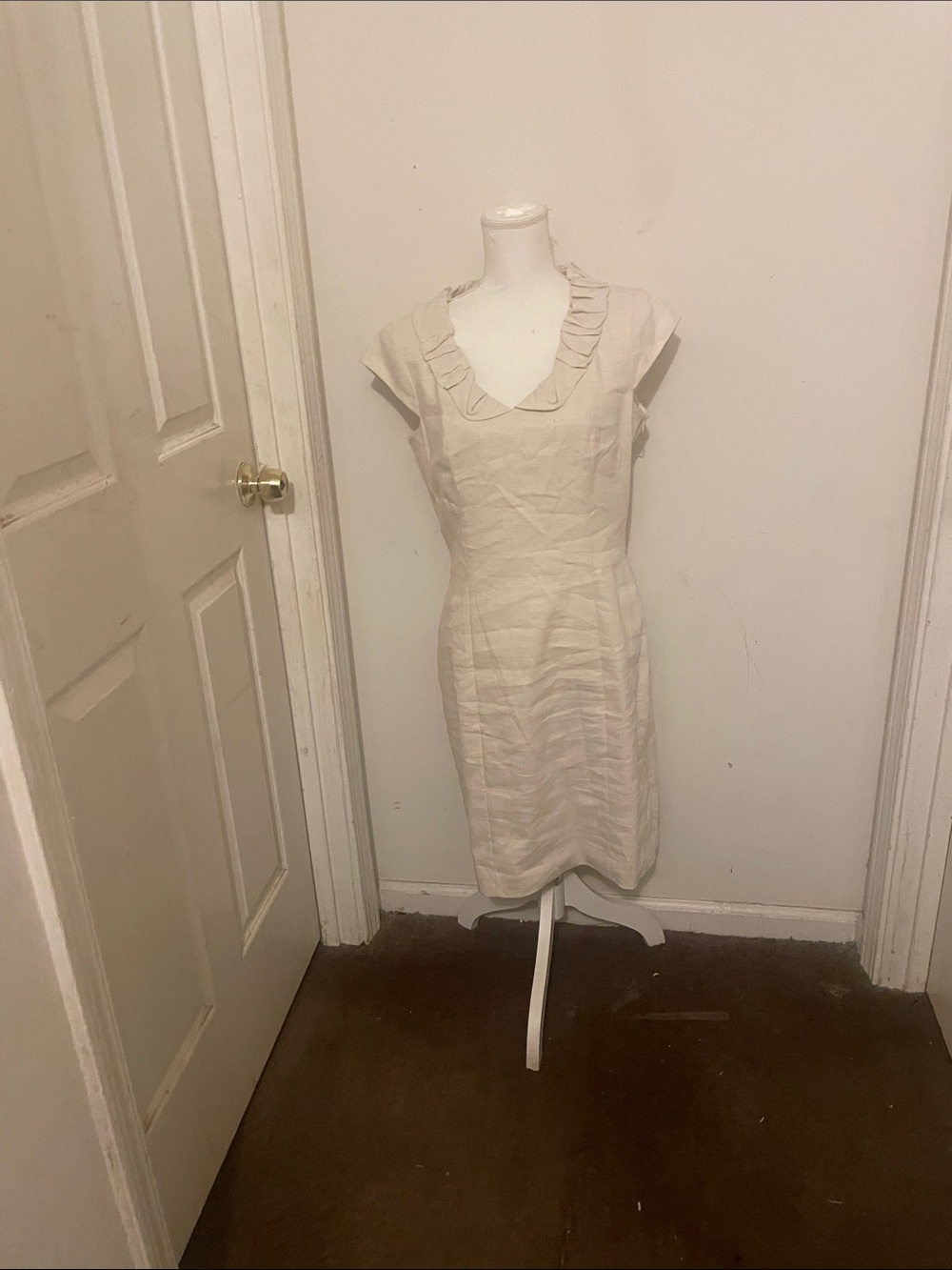 ANTONIO MELANI Cream Ruffle V-Neck Midi Sheath Dress